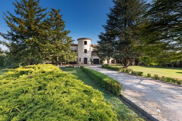 Front of property - Villa Liberty (Entraigues-sur-la-Sorgue)