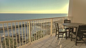 Outdoor dining - Beach Club A804 K/K/2 Twins/SofaSlp -Beach/Pools/Grill/Wifi (Gulf Shores)