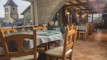 Bao gồm bữa sáng buffet hàng ngày