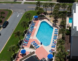 من حمّامات السباحة المغطاة، حمّام سباحة خارجي