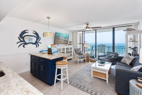 COUPLES ROMANTIC GETAWAY, OCEANFRONT, HIGH-END DECOR, ADJUST. KING, FREE PARKING