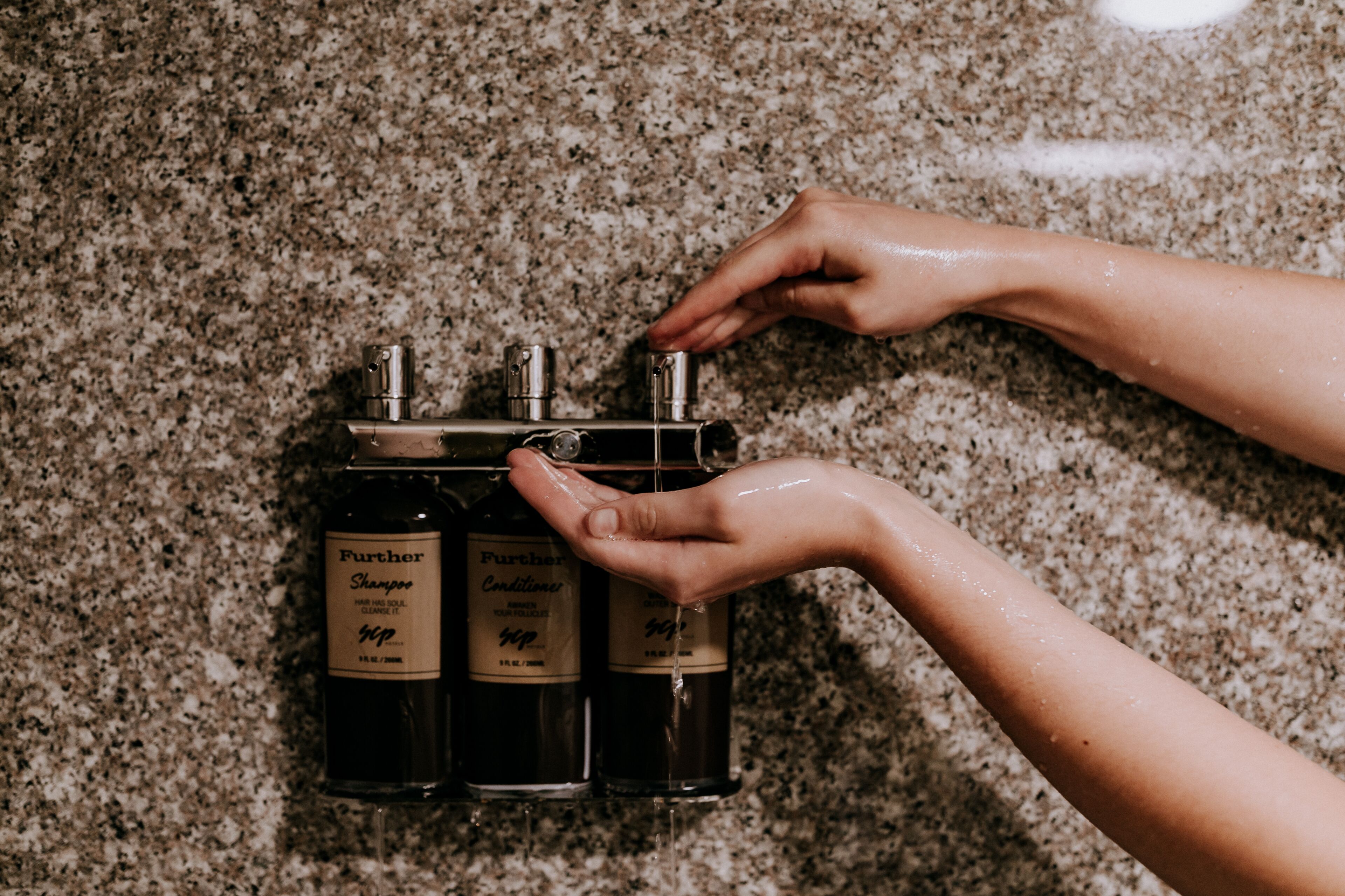 combined shower/bathtub, eco-friendly toiletries, towels