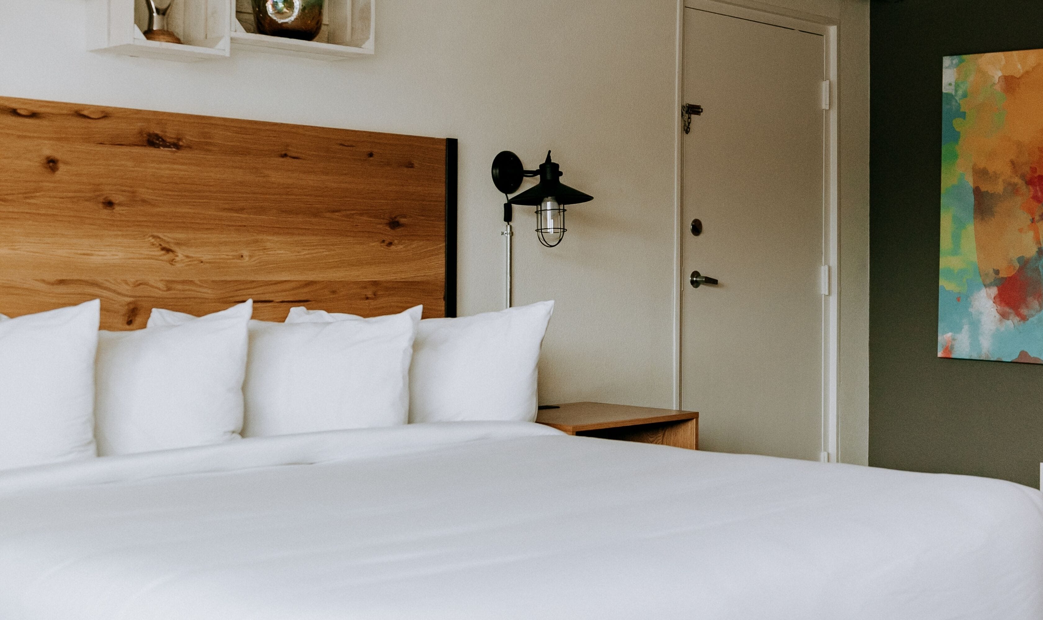 1 bedroom, hypo-allergenic bedding, memory-foam beds, desk