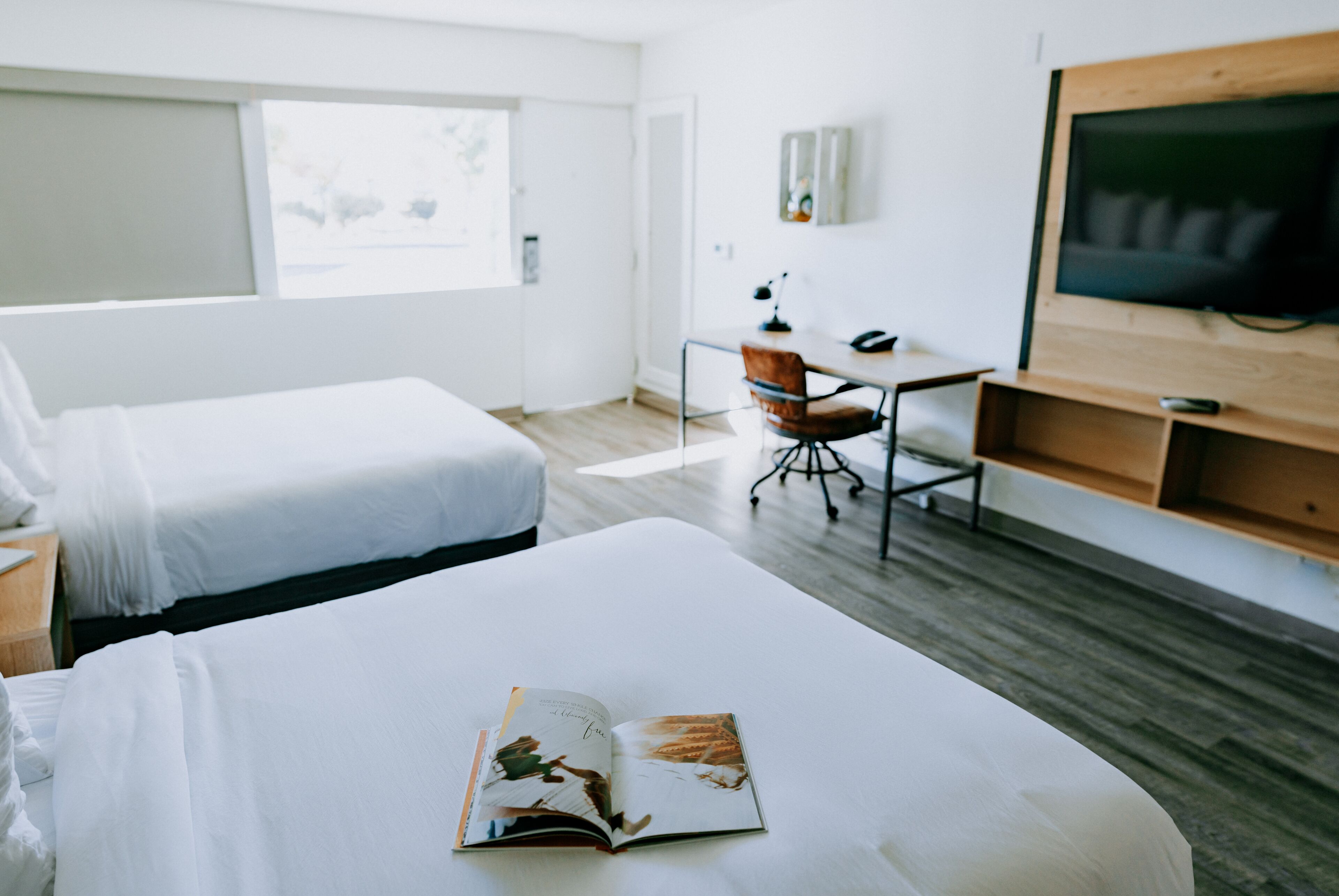 1 bedroom, hypo-allergenic bedding, memory-foam beds, desk