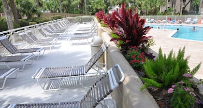 1st floor #430 ONLY 6 steps down to pool/beach PERFECT family unit reasonable