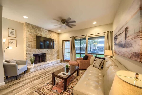 TV, fireplace