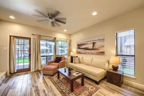 TV - CW C101 Condo de Comal (New Braunfels)