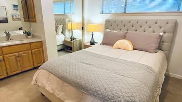 2 chambres, fer et planche à repasser, Wi-Fi gratuit, draps fournis