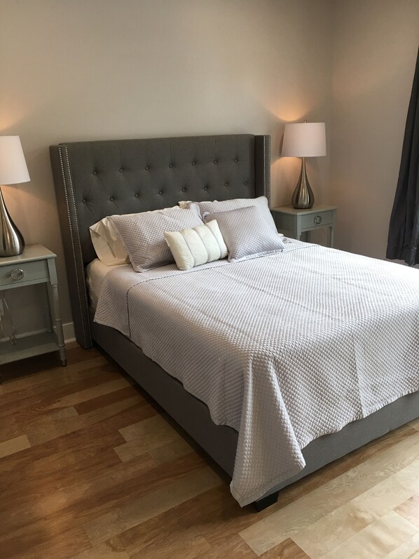 Downtown Executive Townhouse Monroe B, 2 Bedrooms