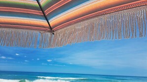 Beach nearby - Elevator, 6 King MBR, private heated pool, pets OK (Corolla)