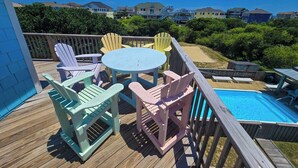 Outdoor dining - Elevator, 6 King MBR, private heated pool, pets OK (Corolla)