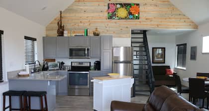The Goodman Cabin @ Kokopelli Cabins 17 miles to the entrance of Mesa Verde