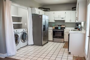Coffee/tea maker, fridge, microwave, oven