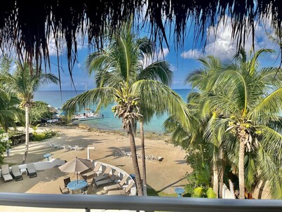 First floor. Beach House. Private beach. Next to Chankanaab. AC. Free Wifi. Gril