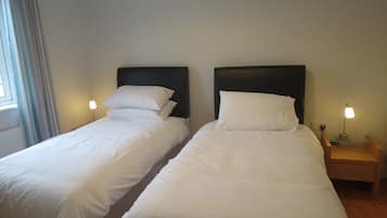 4 bedrooms, iron/ironing board, Internet