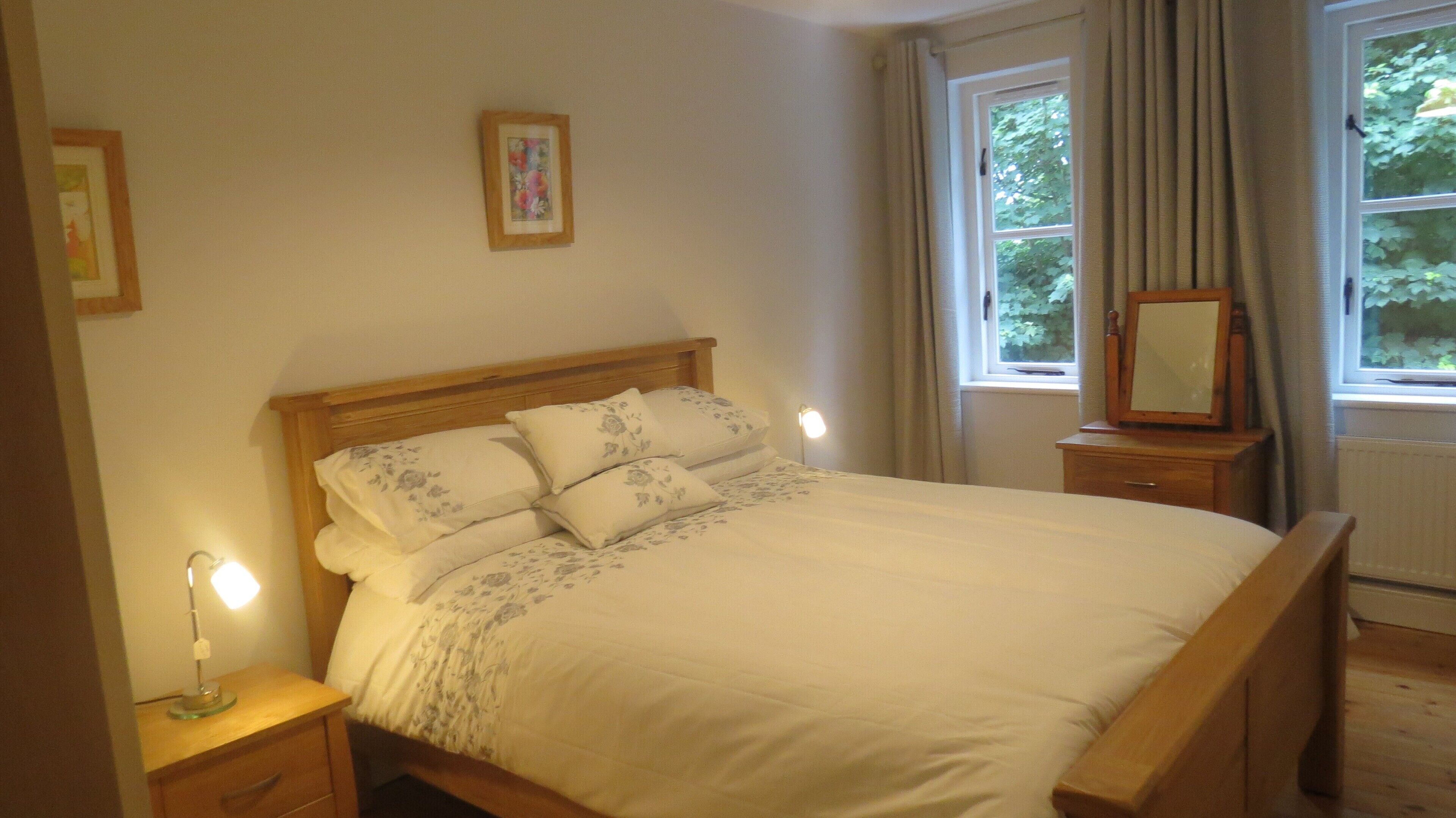 4 makuuhuonetta, silitysrauta/-lauta, internet