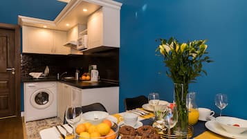Family Apartment (2) | Private kitchen | Microwave, stovetop, electric kettle, griddle