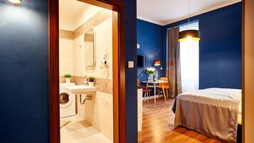 Deluxe Studio Suite (3) | 1 bedroom, in-room safe, iron/ironing board, free WiFi