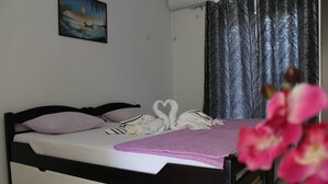 1 chambre, bureau, chambres insonorisées, fer et planche à repasser