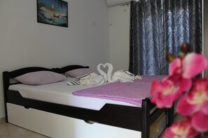 Estúdio, 1 quarto, sacada | 1 quarto, escrivaninha, quartos à prova de som