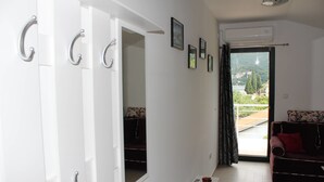 1 chambre, bureau, chambres insonorisées, fer et planche à repasser