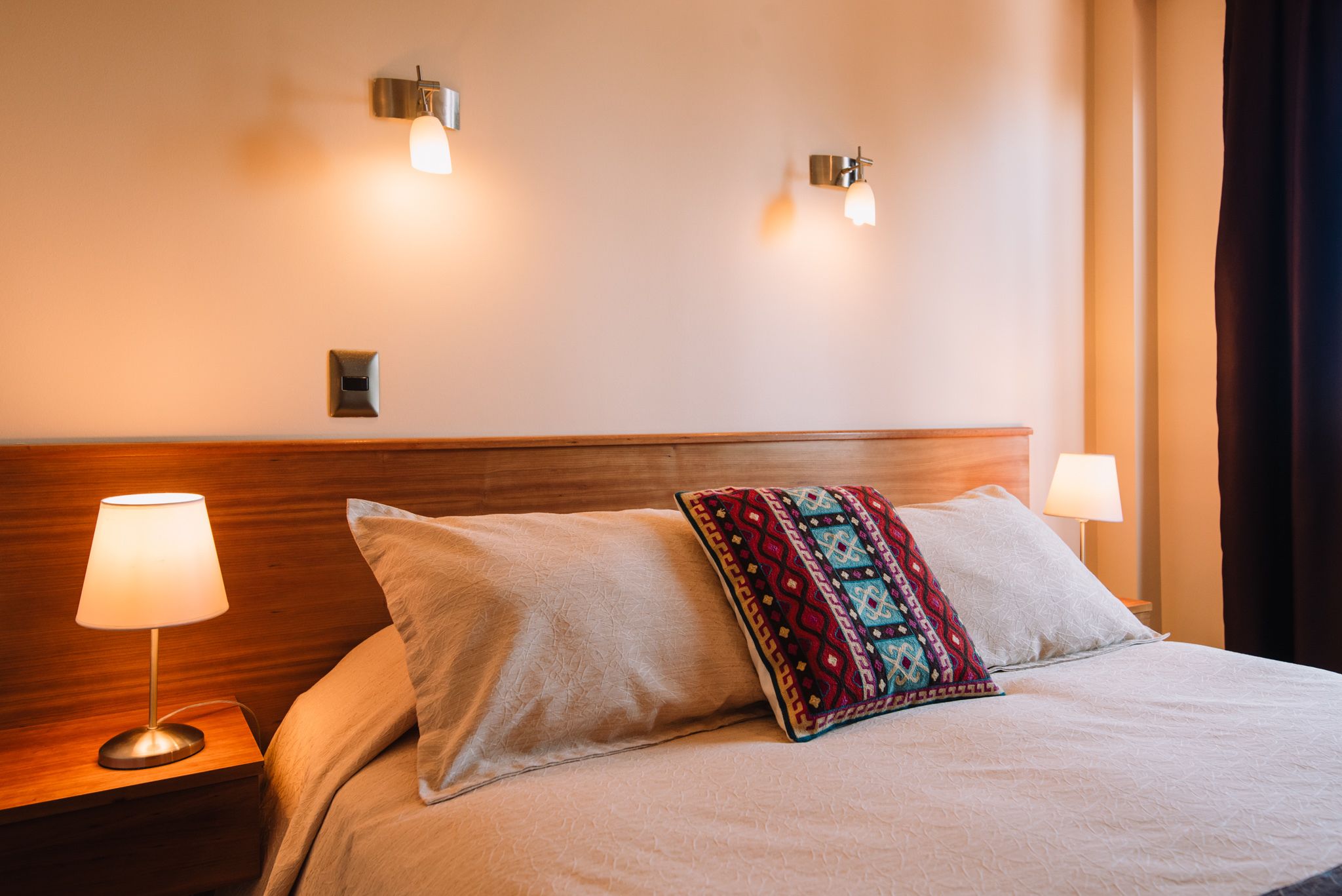 Standard-Doppelzimmer, 1 Queen-Bett | Zimmersafe, kostenloses WLAN, Bettwäsche