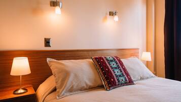 Standard-Doppelzimmer, 1 Queen-Bett | Zimmersafe, kostenloses WLAN, Bettwäsche