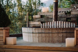 Bañera de hidromasaje al aire libre