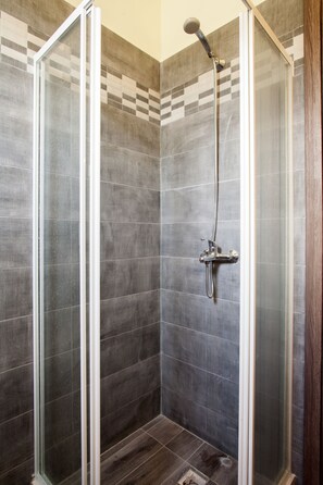 Family Villa, 2 Bedrooms (Villa Foivos) | Bathroom | Shower, free toiletries, towels - Foivos and Athina Villas (Archanes-Asterousia)