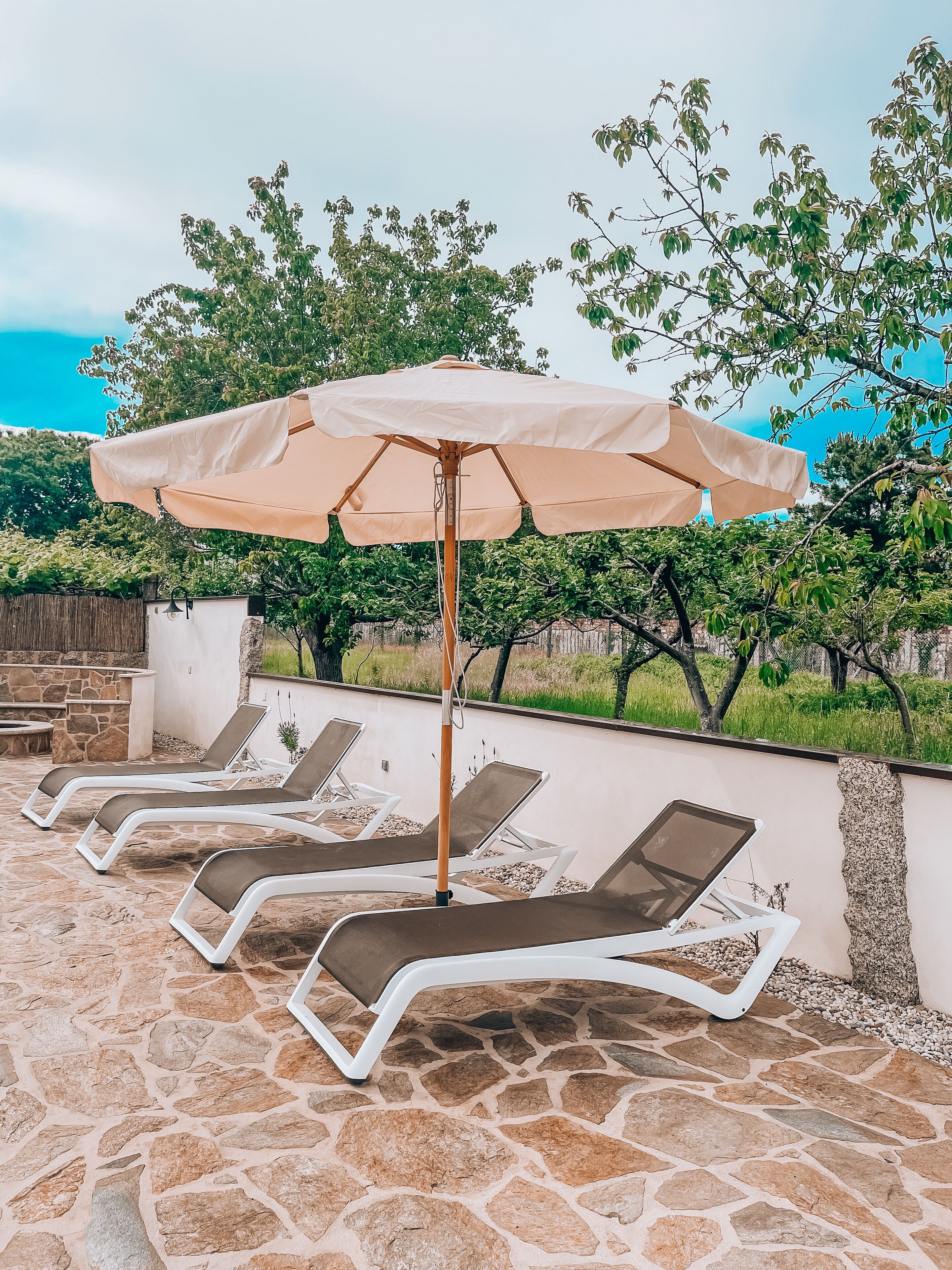 Sesongbasert utendørsbasseng