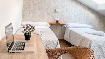 Quarto casal, suíte | Quartos à prova de som, Wi-Fi de cortesia, roupa de cama