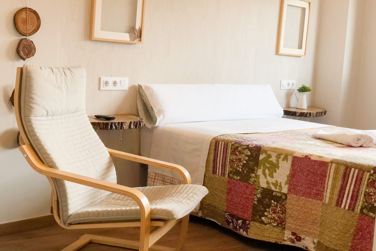 Chambre Triple, salle de bains privée, vue jardin