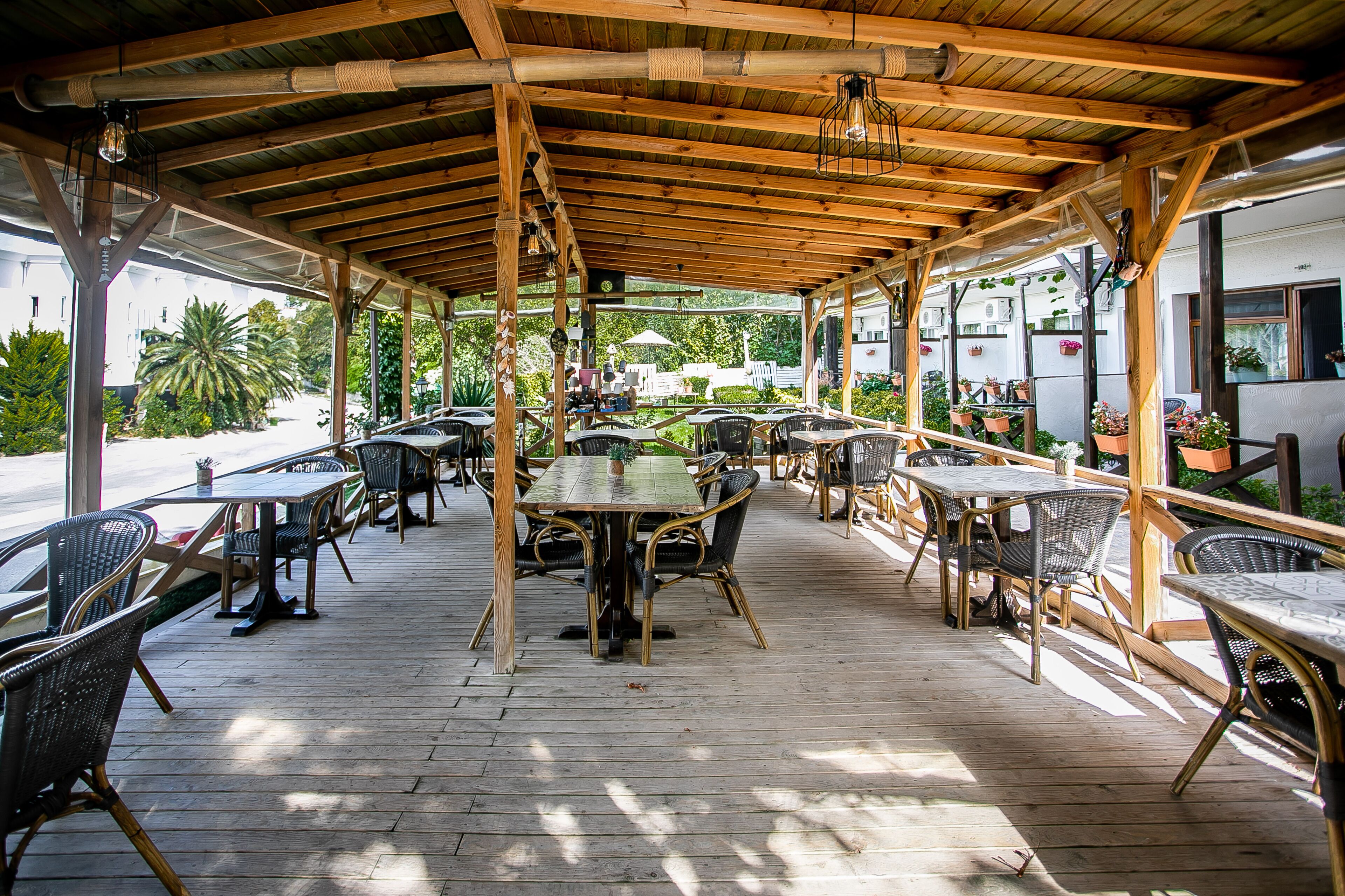 daily cooked-to-order breakfast (try 250 per person)