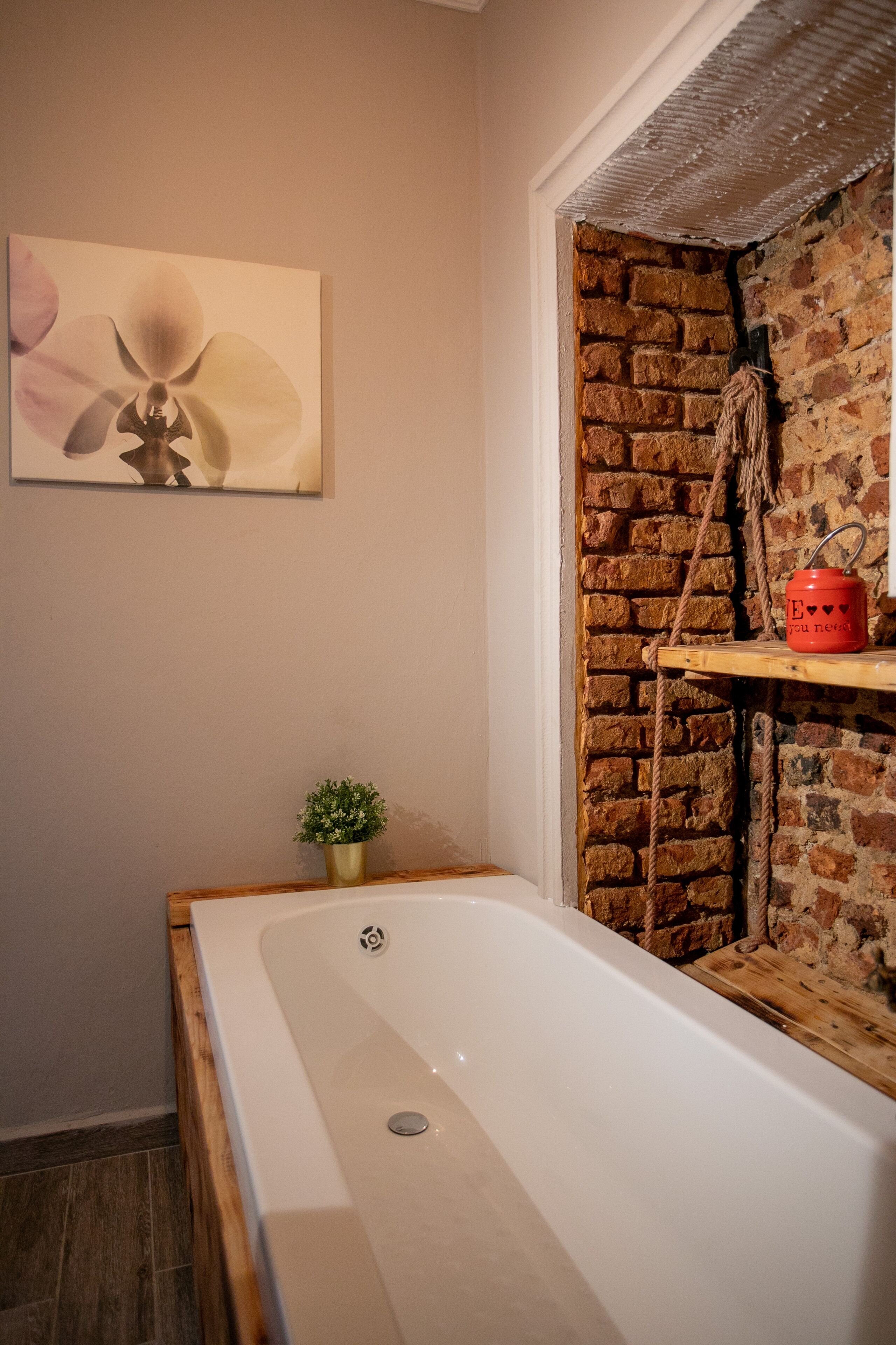 romantic double room | bathroom | shower, rainfall showerhead, free toiletries, hair dryer