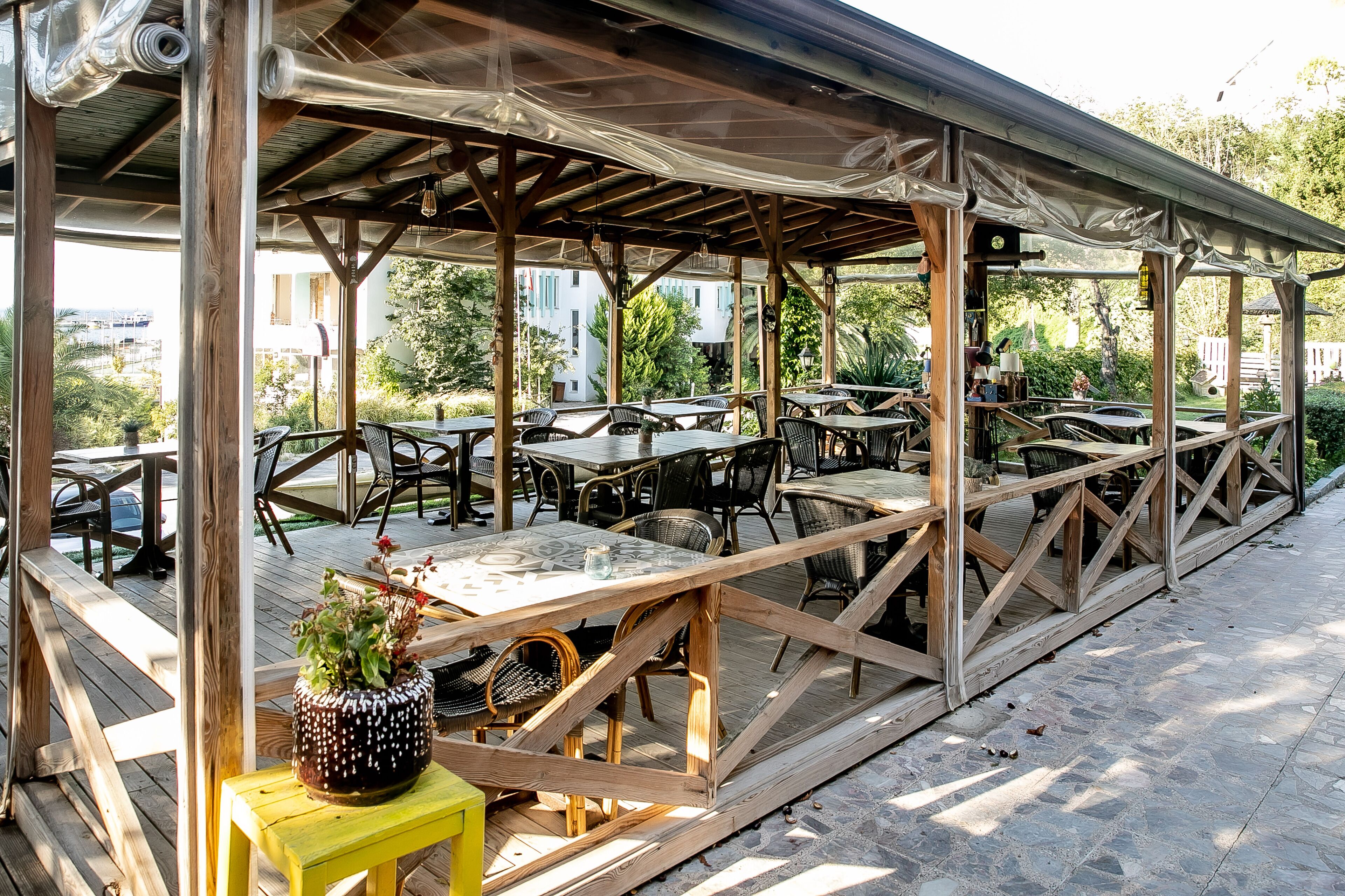 daily cooked-to-order breakfast (try 250 per person)