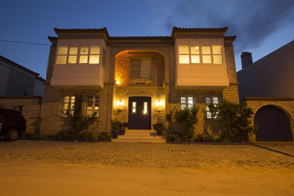 Free self-parking, free valet parking - Mor Salkim Konagi (Cesme)