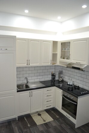 Leilighet – deluxe, 3 soverom, terrasse, delvis sjøutsikt | Eget kjøkken