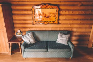 Log Cabin | 1 bedroom, desk, soundproofing, iron/ironing board - Island Life Cottage (West Covehead)