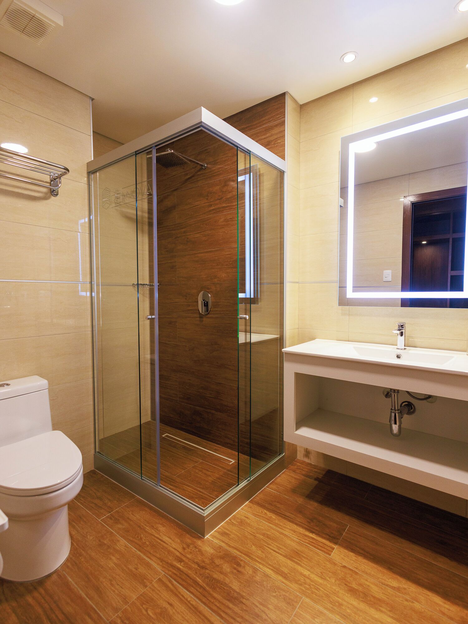 Shower, free toiletries, hair dryer, towels
