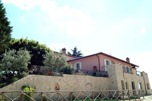 Front of property - Agriturismo San Giovanni al Monte (Collazzone)