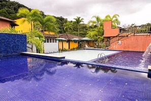 3 kolam renang outdoor