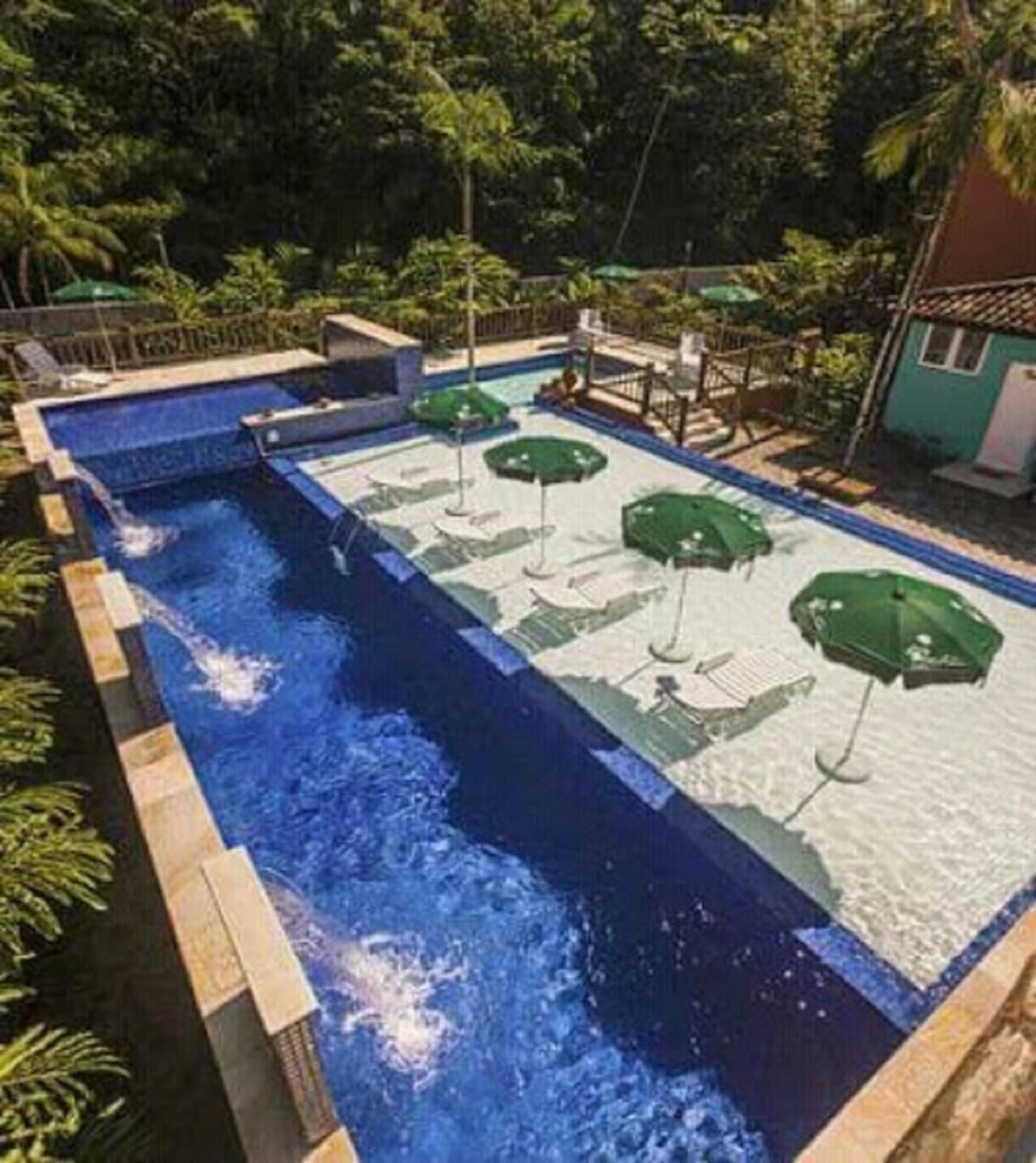 3 piscinas externas