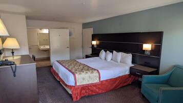 Room, 1 King Bed, Mobility Accessible, Non Smoking (Hearing, Tub w Grab Bars)