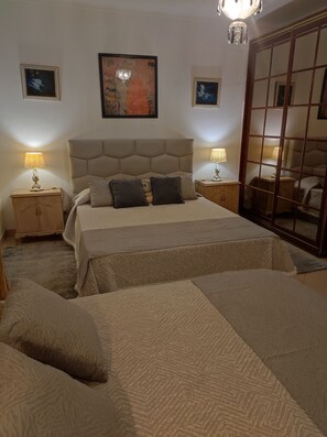 Departamento, 2 habitaciones, patio | 2 habitaciones, ropa de cama de alta calidad y minibar