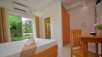 Desk, laptop workspace, iron/ironing board, free WiFi