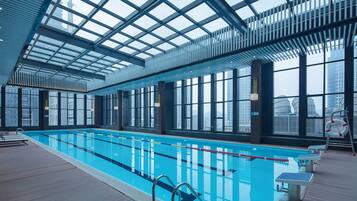 من حمّامات السباحة المغطاة