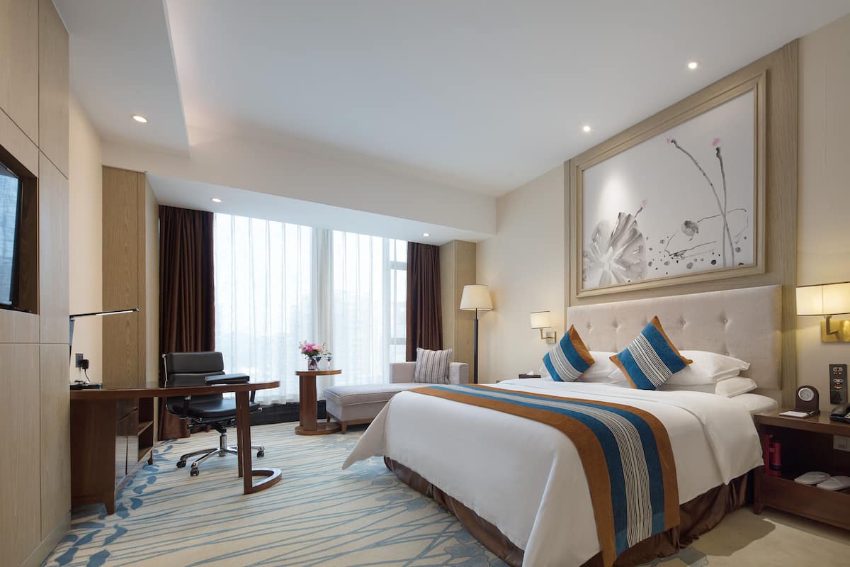 Quarto casal luxo | Roupas de cama premium, frigobar, cofres nos quartos, escrivaninha