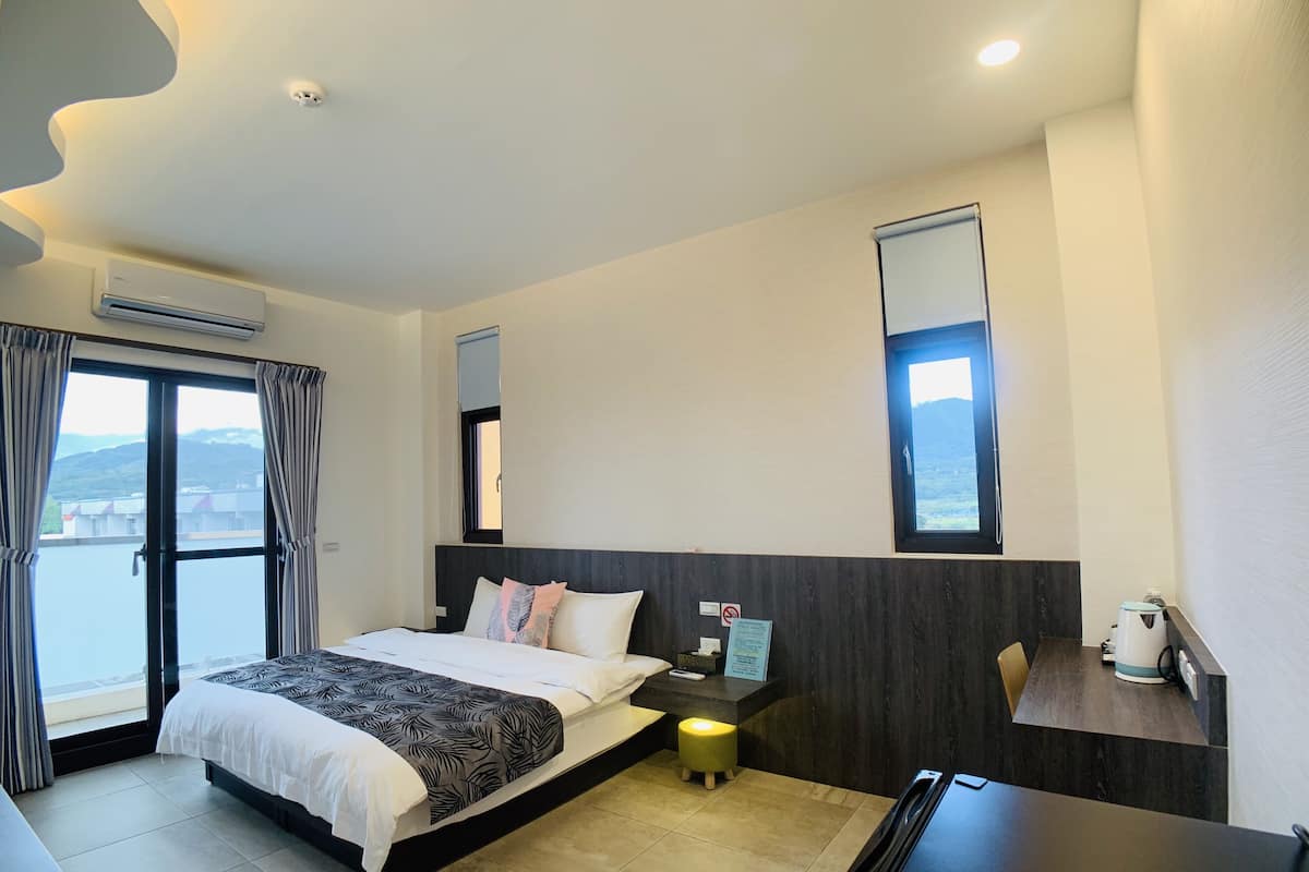Standard Room | 1 bedroom, premium bedding, down comforters, desk