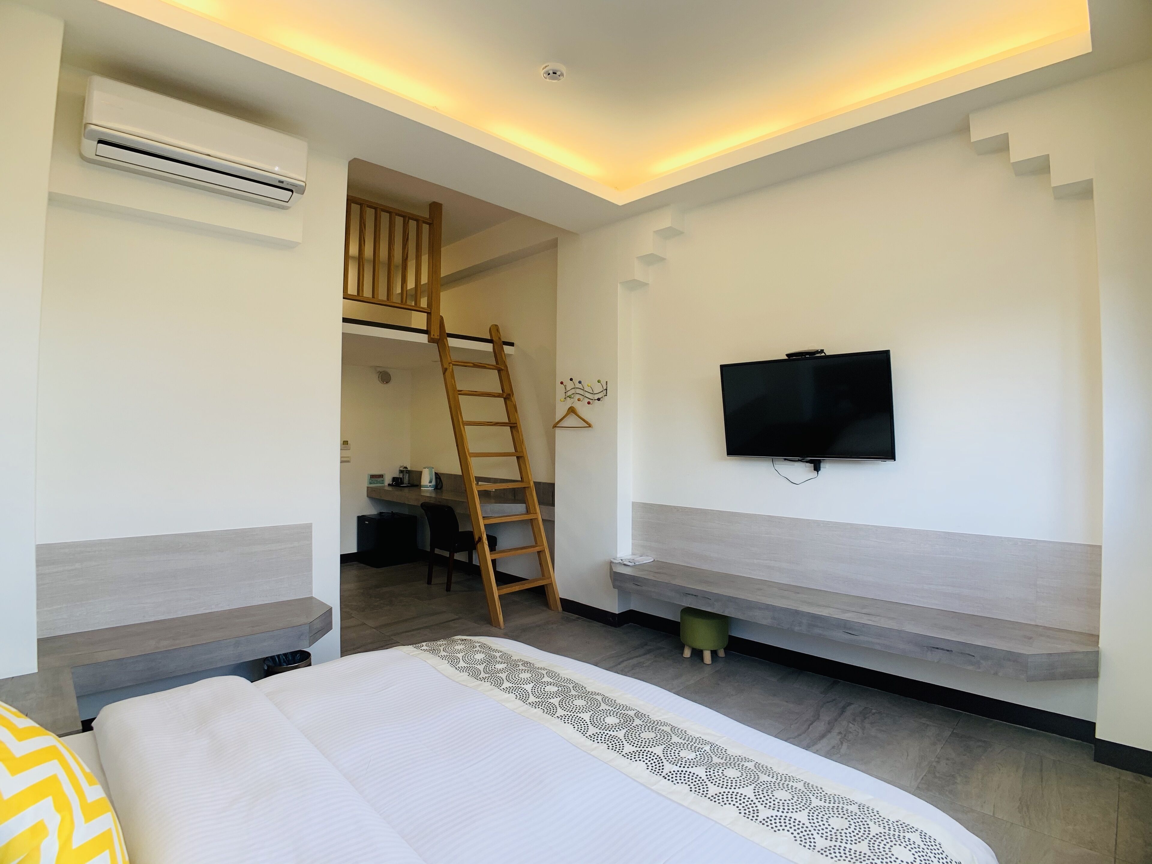 Standard Room | 1 bedroom, premium bedding, down comforters, desk