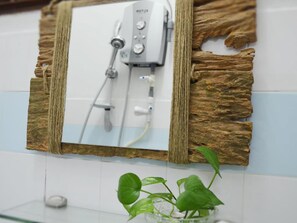 Maison, 3 chambres | Salle de bain | Douche, articles de toilette (gratuits), serviettes fournies